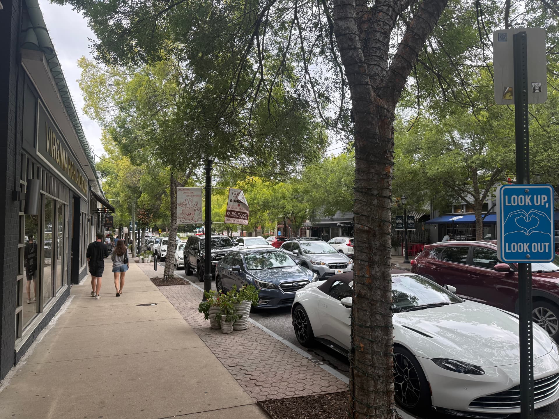 Virginia-Highland, Atlanta — Village sidewalk on North Highland Ave