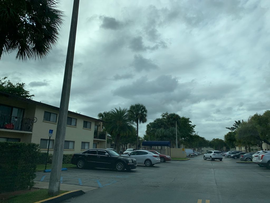 North Kendall West, Kendall West — Street-level view — Mapillary
