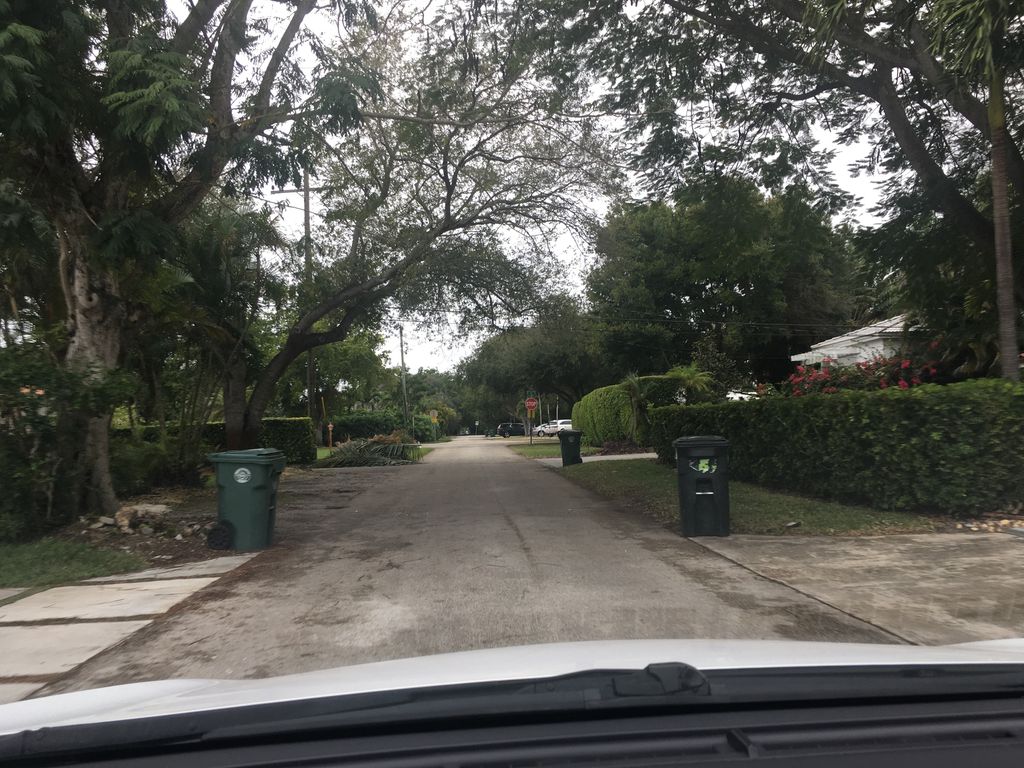 Northwest Courtly Manor, Biscayne Park — Street-level view — Mapillary