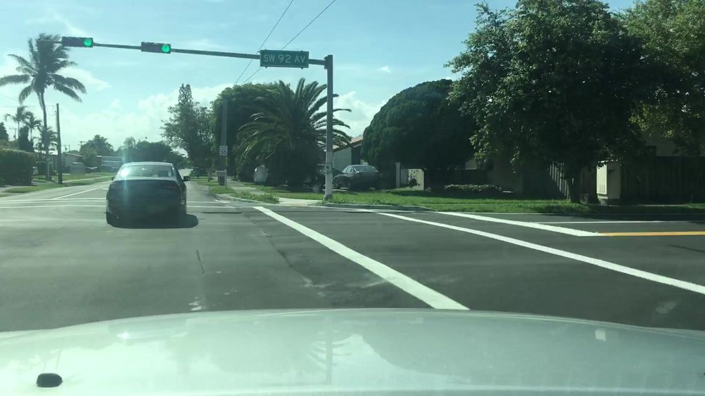 Town Park Estates, Westchester — Street-level view — Mapillary